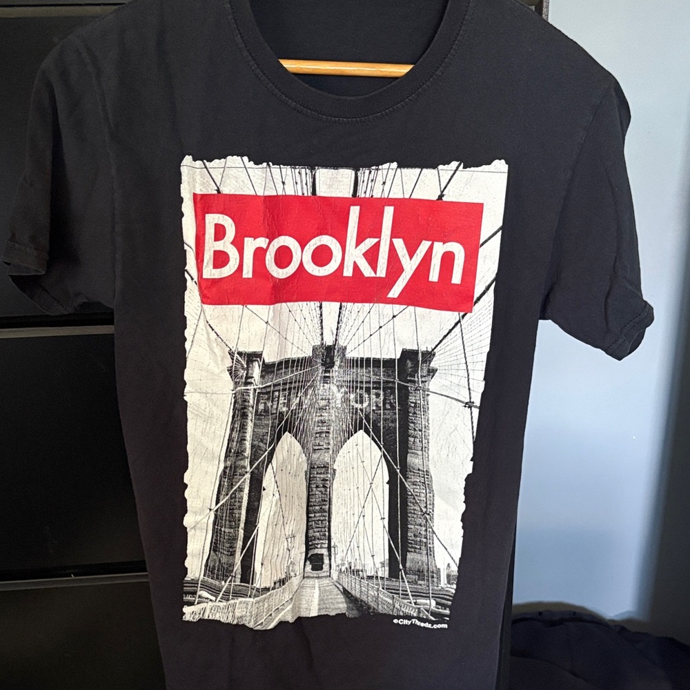 Brooklyn Bridge Graphic T-Shirt fruit of the loom men’s small